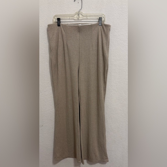 Halara ribbed knit high waisted flare pants - Picture 4 of 9